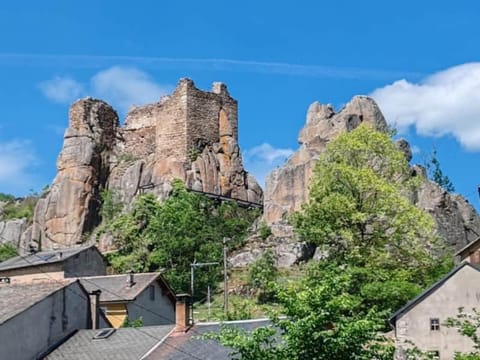 Nearby landmark, Natural landscape, Landmark view, Mountain view
