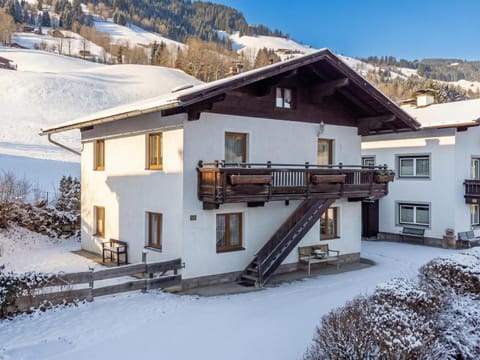 Property building, Winter