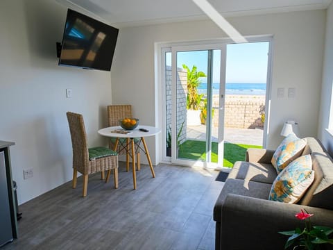 Natural landscape, TV and multimedia, View (from property/room), Living room, Seating area, Dining area, Sea view