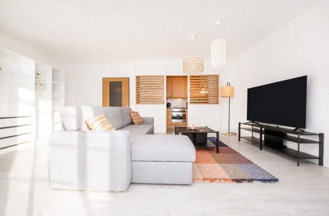 Communal lounge/ TV room, TV and multimedia, Kitchen or kitchenette, Living room, Seating area