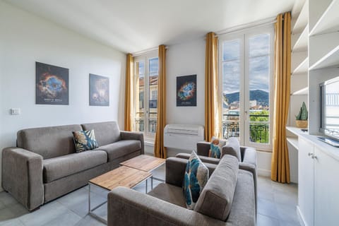 Communal lounge/ TV room, Living room