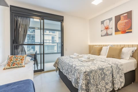 Bed, Living room, Photo of the whole room, Seating area, Bedroom, towels