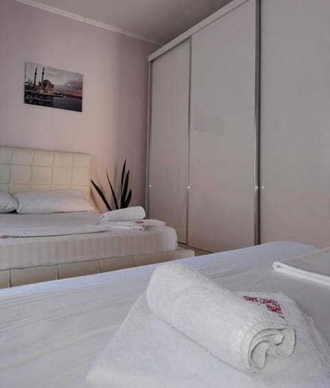 Bed, Photo of the whole room, towels, wardrobe