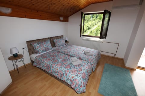 Bed, Photo of the whole room