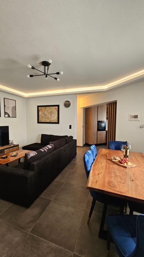 TV and multimedia, Living room, Dining area