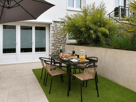 Patio, BBQ facilities, Dining area, Garden view