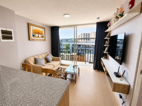 Communal lounge/ TV room, TV and multimedia, Balcony/Terrace, Living room, Dining area