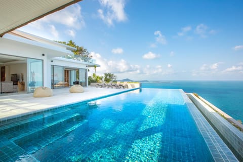Facade/entrance, Swimming pool