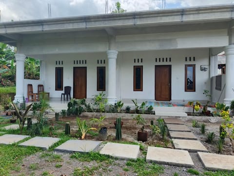 Facade/entrance, Garden view