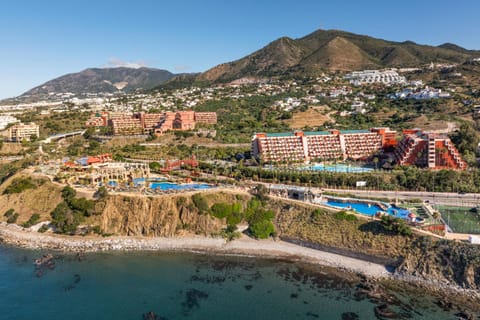People, Activities, Children play ground, Garden, View (from property/room), Balcony/Terrace, Fitness centre/facilities, Beach, Sea view, Swimming pool