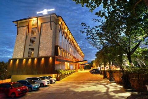 Facade/entrance