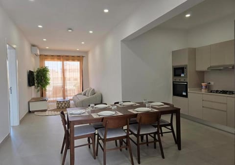 Communal lounge/ TV room, Dining area