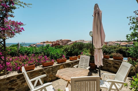 Day, Natural landscape, Garden, Balcony/Terrace, Garden view, Sea view