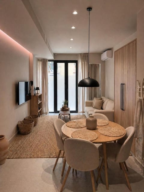 TV and multimedia, Seating area, Dining area