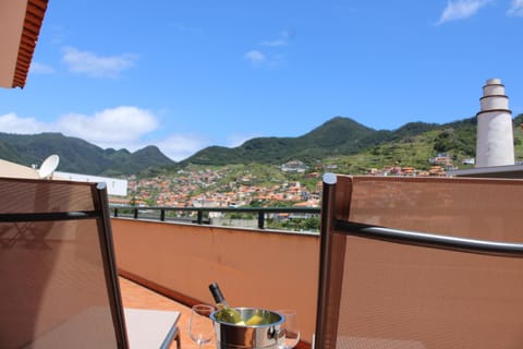 Balcony/Terrace, Mountain view