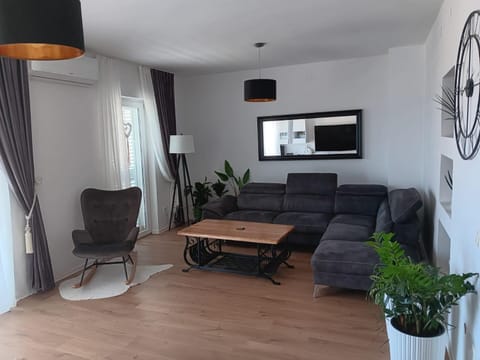 Communal lounge/ TV room, TV and multimedia, Living room, Seating area