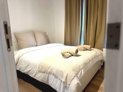 Property building, Bed, Bedroom, towels
