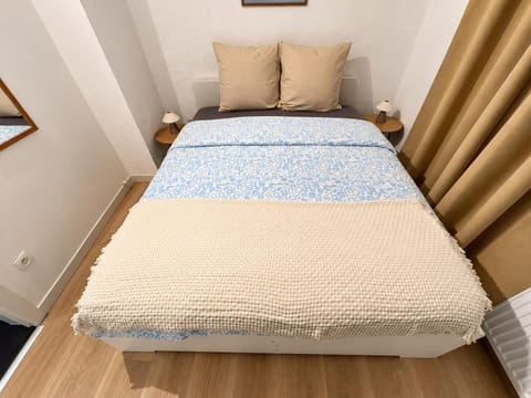 Property building, Bed, Bedroom