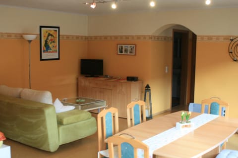 TV and multimedia, Living room, Dining area