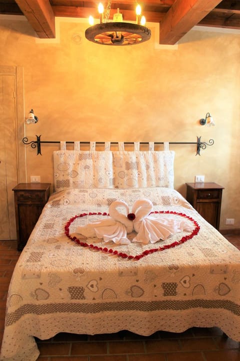 Photo of the whole room, Decorative detail