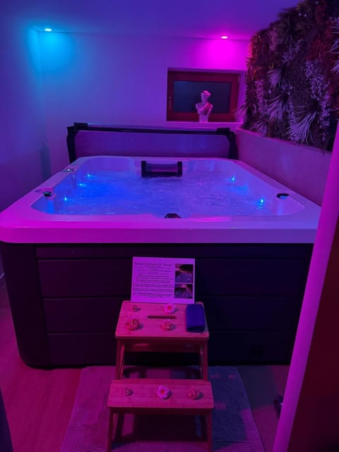 Hot Tub, Spa and wellness centre/facilities