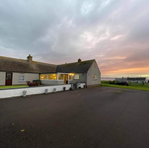 Property building, Natural landscape, Sunrise, Sunset, Parking