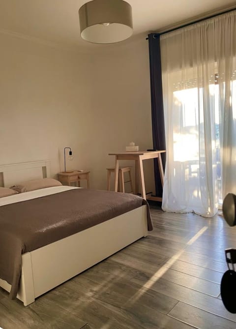 Patio, Bed, Balcony/Terrace, Balcony/Terrace, Photo of the whole room, Dining area, Bedroom, internet, internet, air conditioner