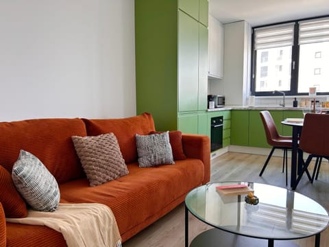 Kitchen or kitchenette, Living room, Seating area, Dining area