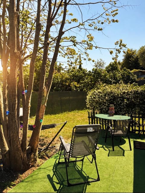 Patio, Day, Natural landscape, Garden, Garden view