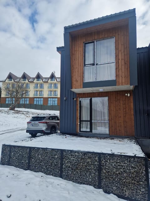 Property building, Day, Winter, Parking