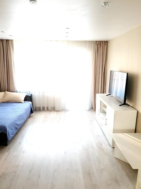 Bed, TV and multimedia, Living room, Photo of the whole room, Bedroom