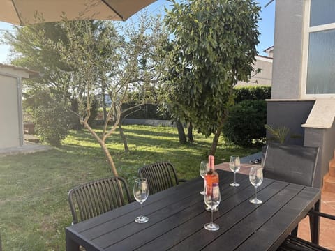 Dining area, Garden view