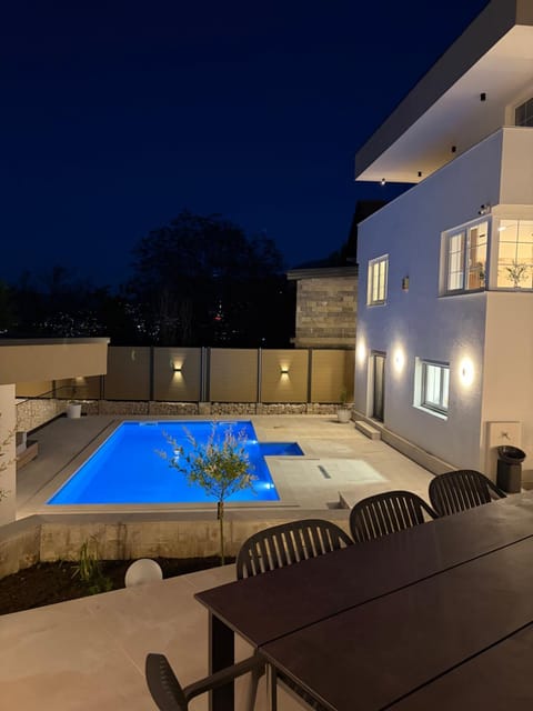 Property building, Swimming pool