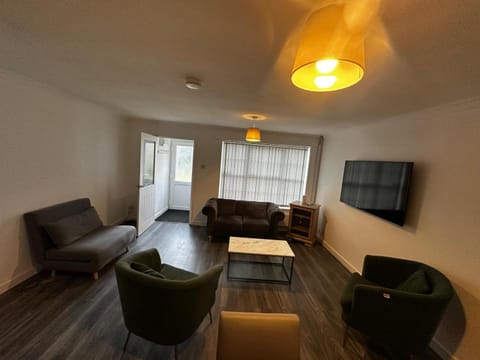 Communal lounge/ TV room, TV and multimedia, Living room, Seating area, Evening entertainment, heating, internet