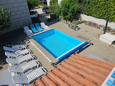 Garden, Pool view, Swimming pool, Parking, sunbed