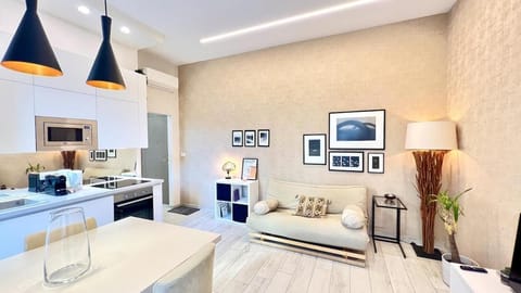 TV and multimedia, Kitchen or kitchenette, Seating area, stove