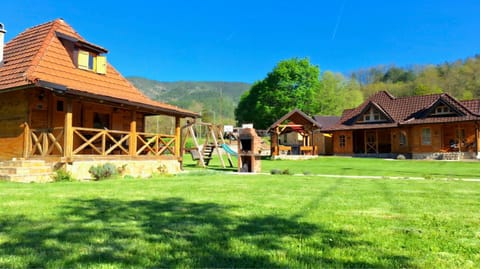 Property building, Day, BBQ facilities, Garden, Garden view, Mountain view, Inner courtyard view