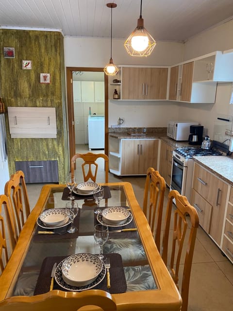 BBQ facilities, Kitchen or kitchenette, microwave, stove, kitchen