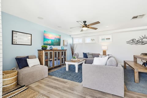 Communal lounge/ TV room, TV and multimedia, Living room, Seating area