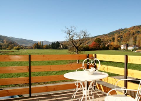 Patio, Nearby landmark, Neighbourhood, Natural landscape, Balcony/Terrace, Balcony/Terrace, Garden view, Mountain view, Street view