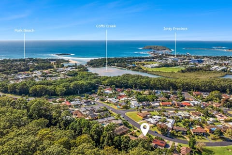 Nearby landmark, Bird's eye view, City view