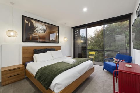 Bed, TV and multimedia, Photo of the whole room, Bedroom