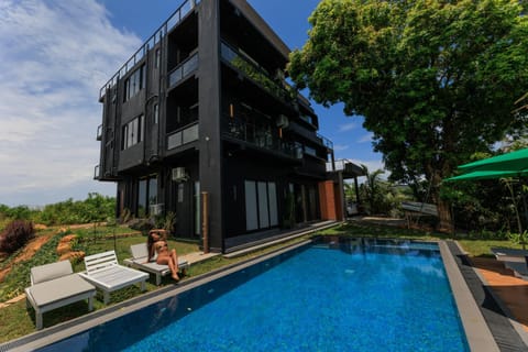 Property building, Garden view, Pool view, Swimming pool