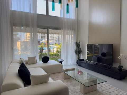TV and multimedia, Living room, Evening entertainment