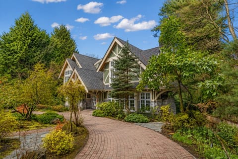 Property building, Day, Natural landscape, Garden view