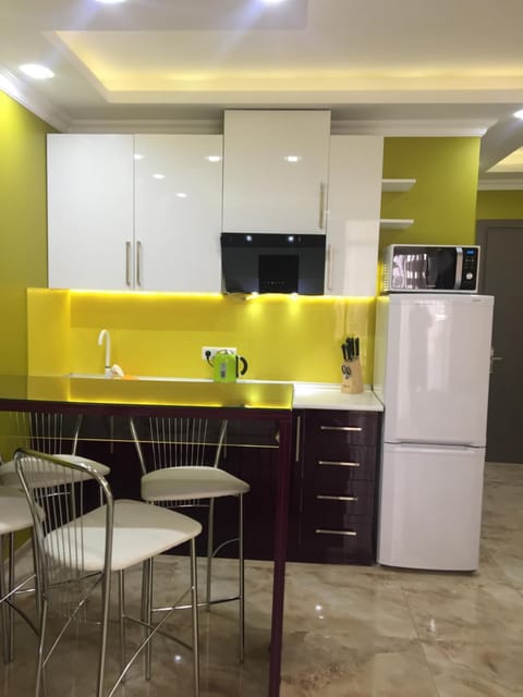 Dining area, microwave, towels, washing machine, kitchen