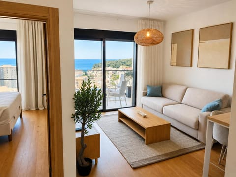 View (from property/room), Balcony/Terrace, Living room, Sea view