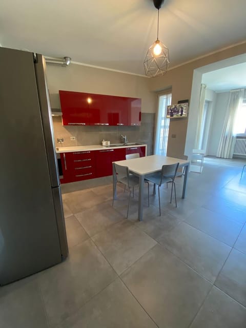 Kitchen or kitchenette, Dining area, stove