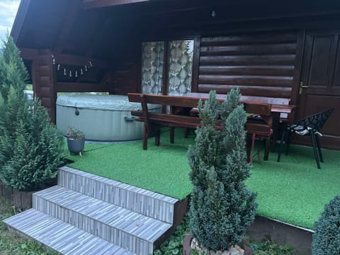 Patio, Hot Tub, Balcony/Terrace