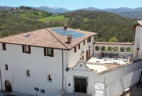 Property building, Natural landscape, Landmark view, Mountain view